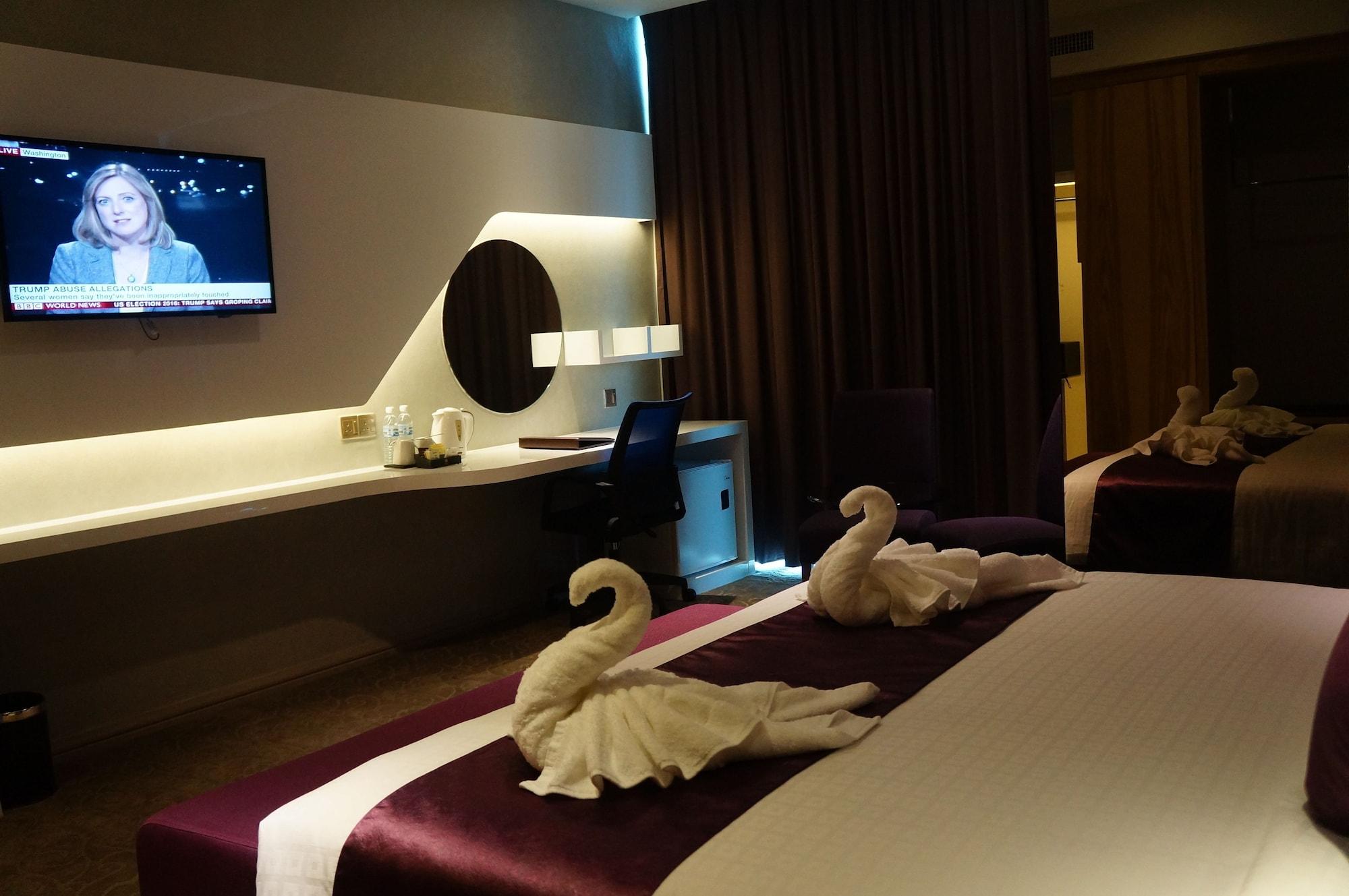 Greens Hotel & Suites Bintulu Extérieur photo