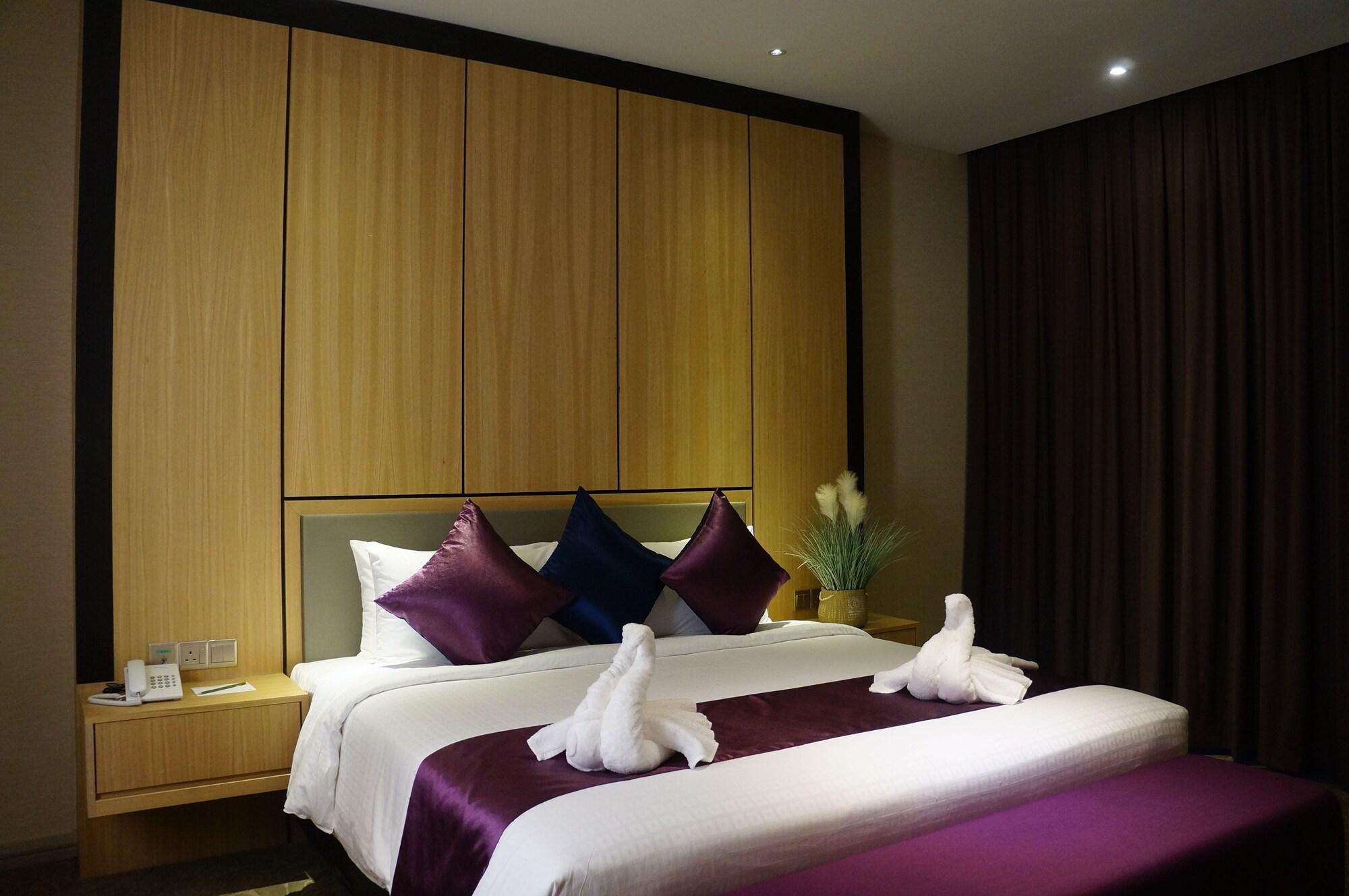 Greens Hotel & Suites Bintulu Extérieur photo