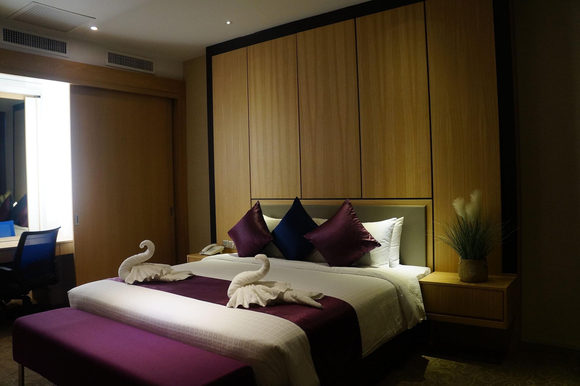 Greens Hotel & Suites Bintulu Extérieur photo