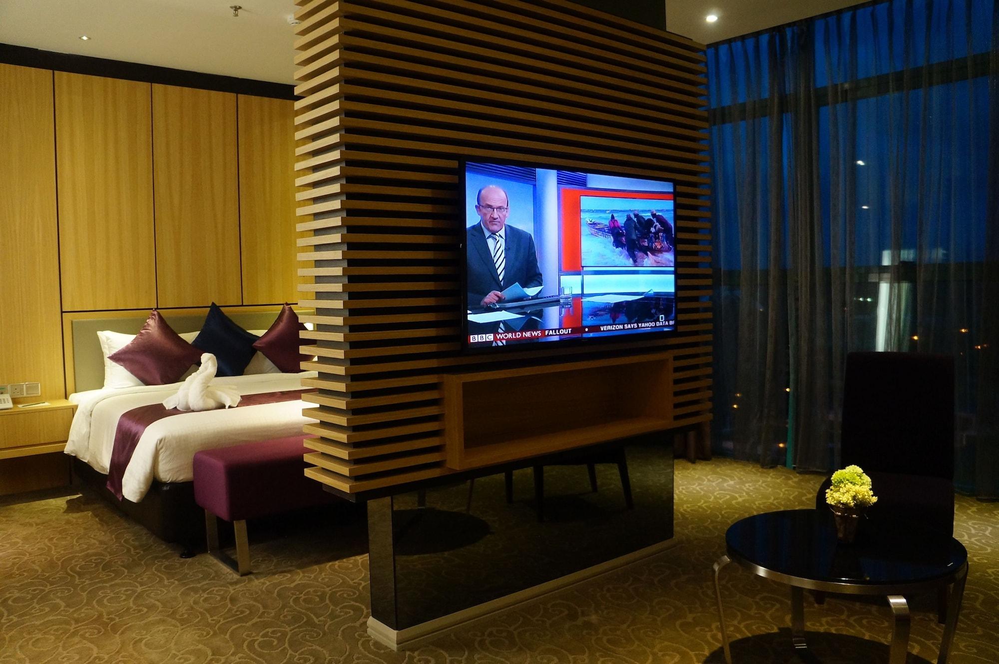 Greens Hotel & Suites Bintulu Extérieur photo
