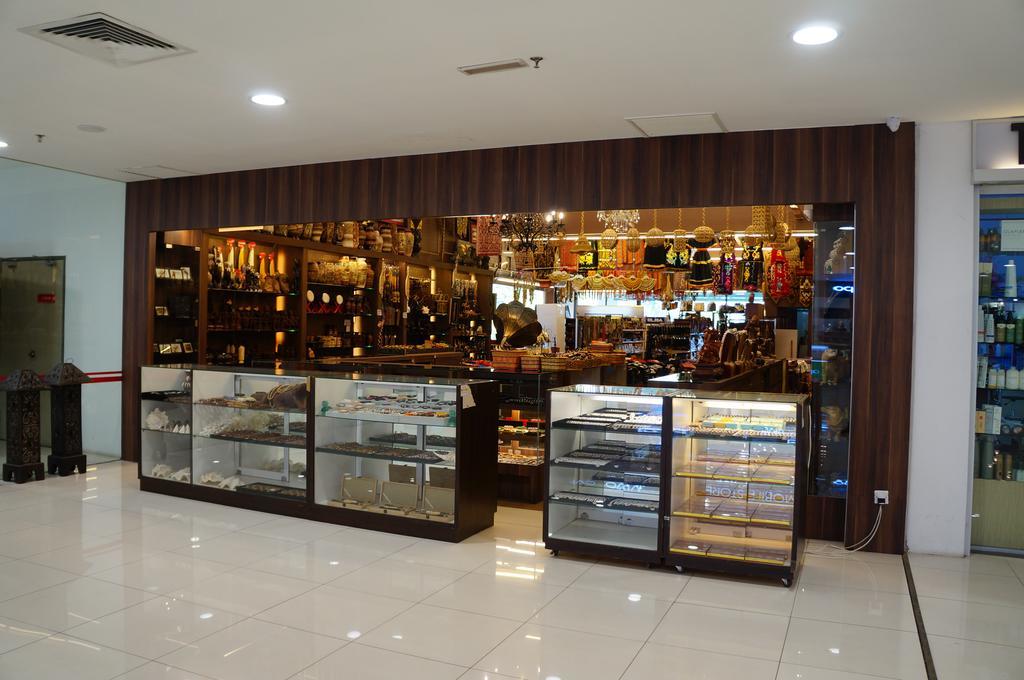 Greens Hotel & Suites Bintulu Extérieur photo