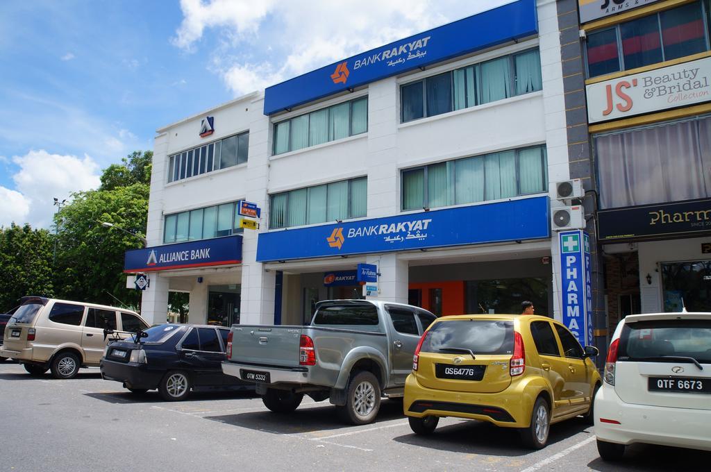 Greens Hotel & Suites Bintulu Extérieur photo