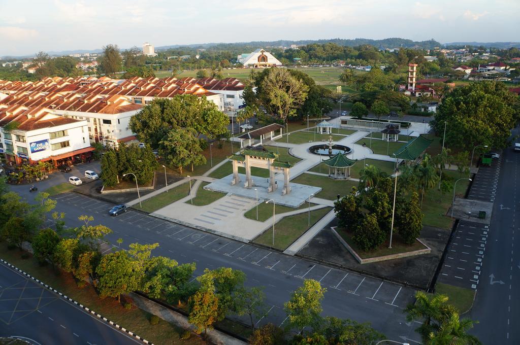 Greens Hotel & Suites Bintulu Extérieur photo