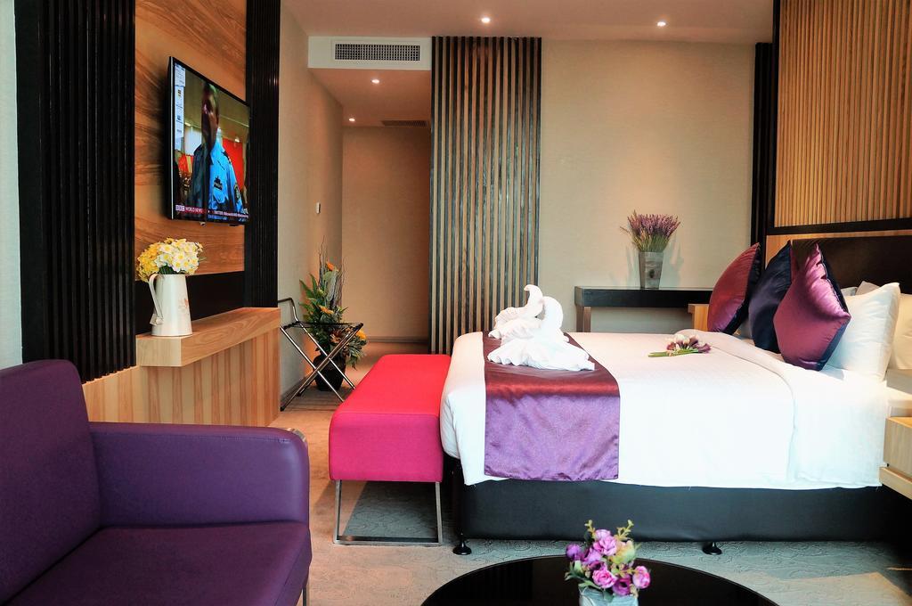Greens Hotel & Suites Bintulu Extérieur photo