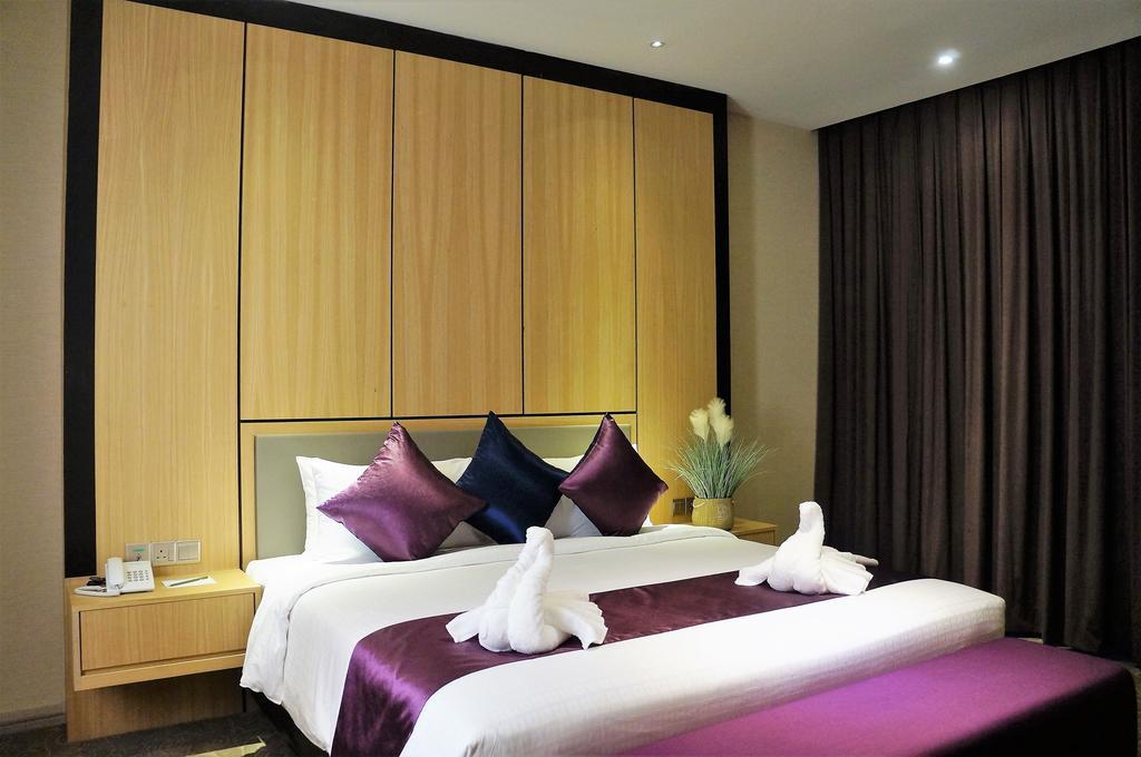 Greens Hotel & Suites Bintulu Extérieur photo